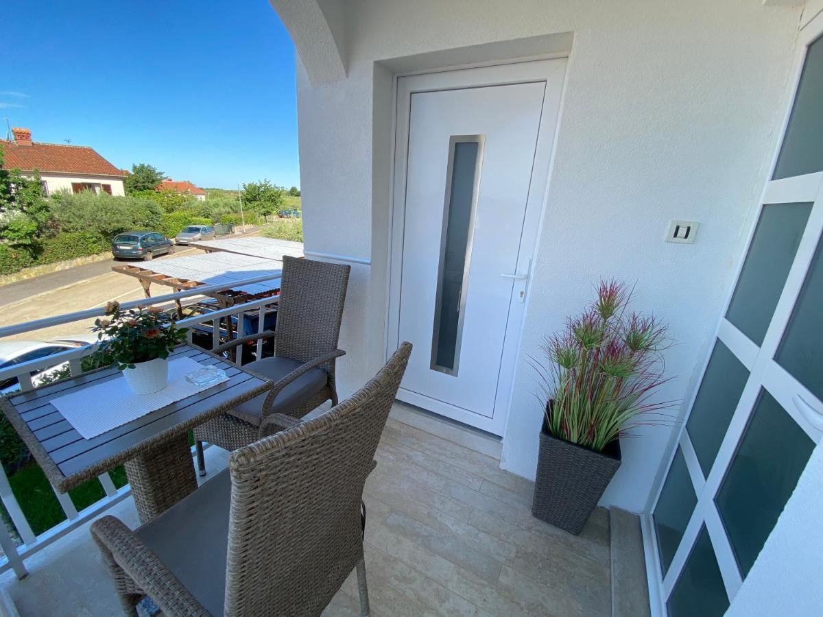 Apartments Roberta Novigrad  Exterior photo