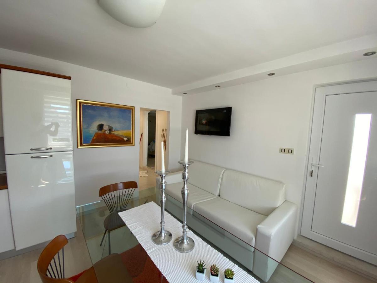 Apartments Roberta Novigrad  Exterior photo